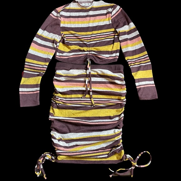 Cute and trendy lightweight set by Almost Famous, size Large - Picture 1 of 3